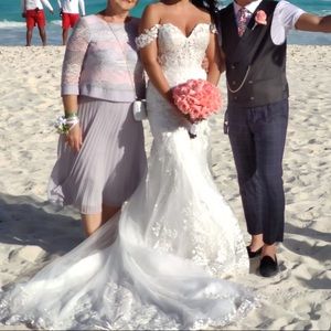 The wedding dress the Essense of Australia D2642